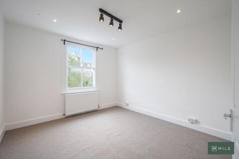 82a Clifford Gard...