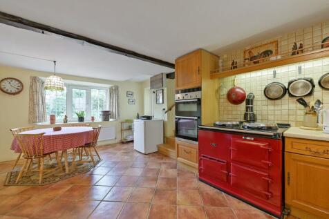 Kitchen/B'fast Room