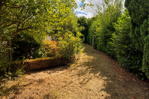 Greenfield Road, Farnham, GU9 photo 4