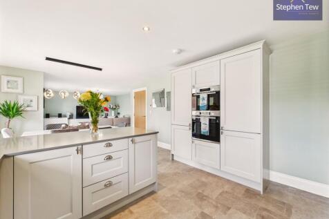 Kitchen/ Living Area