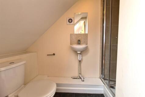 Bedroom 6 Ensuite - 48 Elizabeth Way