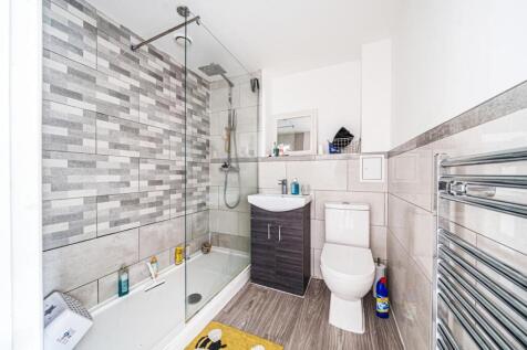 Davidson Frost-Wellings, DFW, Luton, Shower Room.j