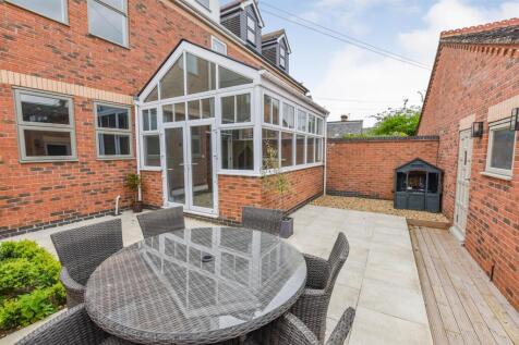 Rear Courtyard.JPG