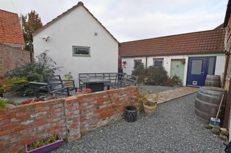 Rear Courtyard i.jpg