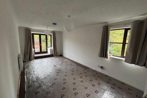 Pennycress Way, Newport Pagnell, MK16 photo 3