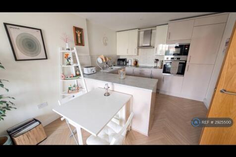 Dining Area &amp; Kitchen