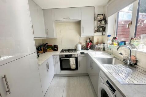 Kitchen / Dining Area