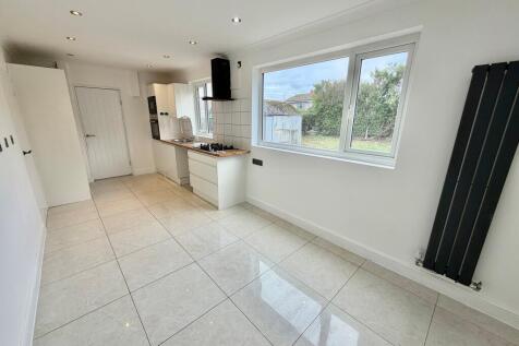 Monkton Drive, NOTTINGHAM photo 2