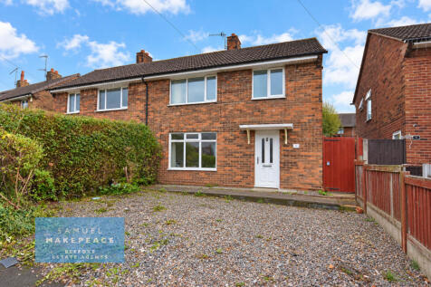 Three Bedroom Semi Detached Property to Let with 