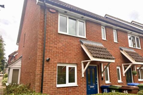 2-bed house on Barnfields Court, Sittingbourne, £1,400/mo