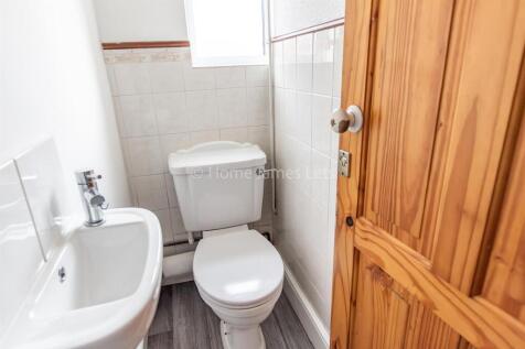 18748908  Cloakroom(2).jpg