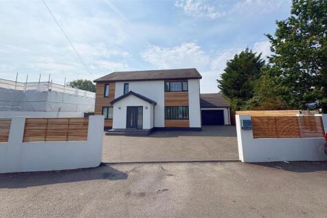 Front shot of property, garage and driveway (1).jp