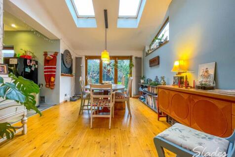 25 pine avenue dinin