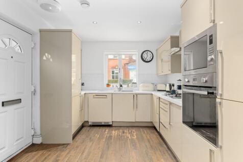 Kitchen / Living Area