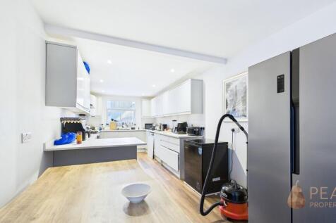Communal Kitchen/Dining Area