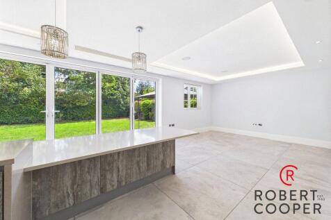 The Drive, Ickenham, UB10 photo 4