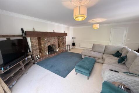 Wychwood Park, Weston, Cheshire, CW2 5GG photo 3