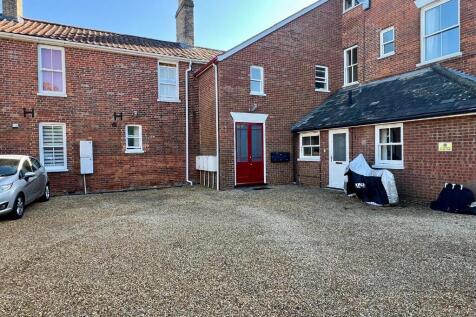 Parking &amp; Entrance 