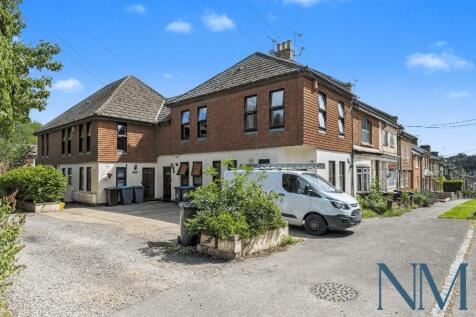 Lovely 2-Bed Flat for Sale in The Old Bakery, Cra