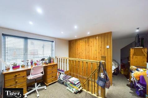 CAM02176G0-PR0483...