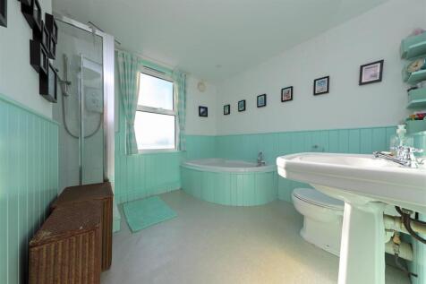 nicholas james springfield rd bathroom_.jpg