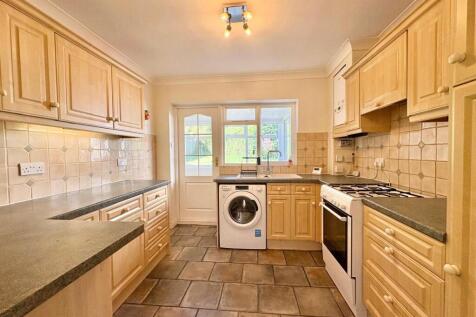 Farm Road, Frimley, Camberley, Surrey, GU16 photo 3