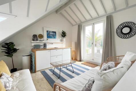 Top Floor Sitting Room.jpg