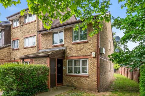 Daniels_Cygnet Close London, NW10_014.jpg