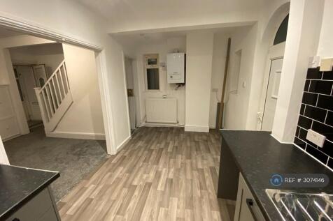 Kingfisher Drive, Bury, BL9 photo 5