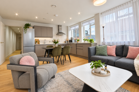 2-bed flat on Clapham High Street, Lambeth, London, SW4, £3,350/mo