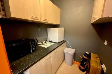 Retail Property (high street) to rent Image 6