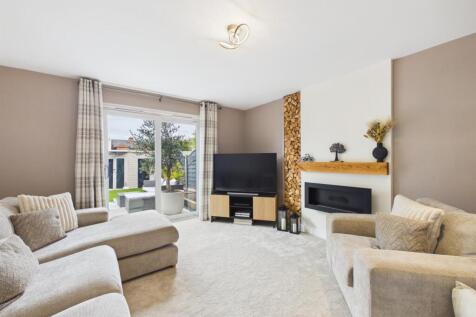 Good Sized Lounge