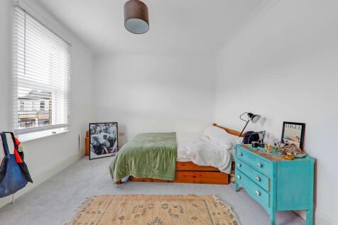 12-666aJHPropWorld - 139 Perry Rise - 34-medium.jp