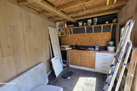 GARDEN SHED