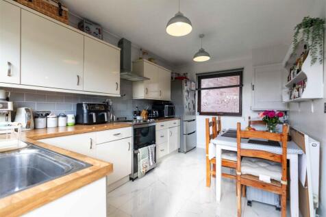 Lockeridge Close, Trowbridge photo 3
