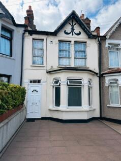 1 bedroom Ground floor flat on Kingston road, Ilf
