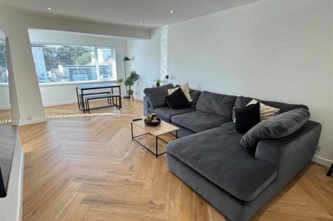 10 Parkland Close Lounge