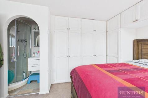 Bedroom One to En-Suite.jpg