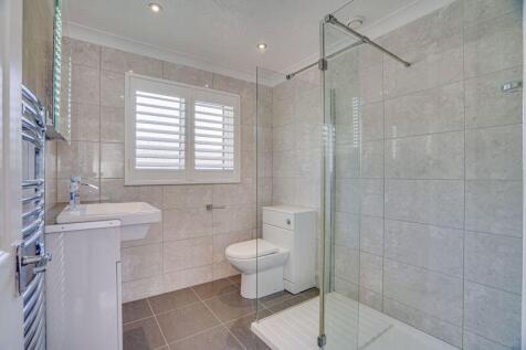 En-Suite to Master Bedroom