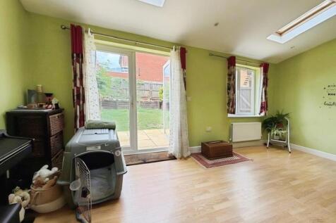 Leaf Avenue, Hampton Hargate photo 5
