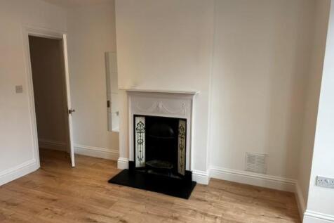 Green Lane, Hersham, Walton on Thames, KT12 5HD photo 3