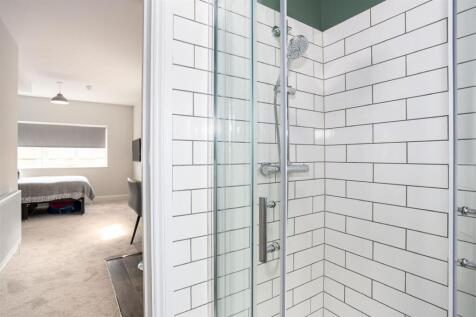 3 eastwoodbury lane rm 6 .7.jpg