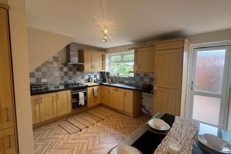 KITCHEN 18'8 x 13'2