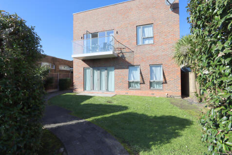 Ilford, IG2 - property photo