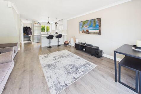 LIVING ROOM TO KITCHEN