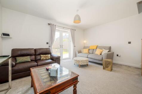 KITCHEN DINER AND LOUNGE