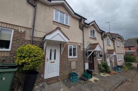 2-bed terraced on Chiltern Close, Colchester, £1,200/mo