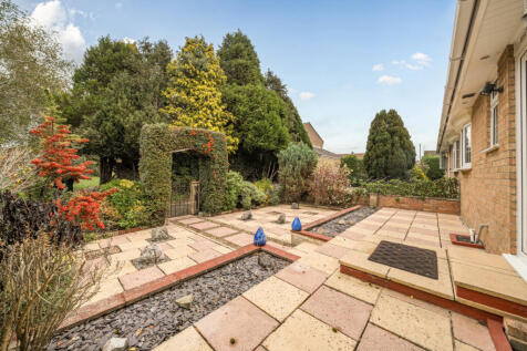 1372378-11-68fa22...