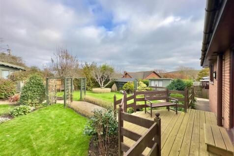 Raised Decking to rear garden.jpg