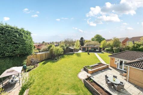 2nd view REAR GARDEN.jpg